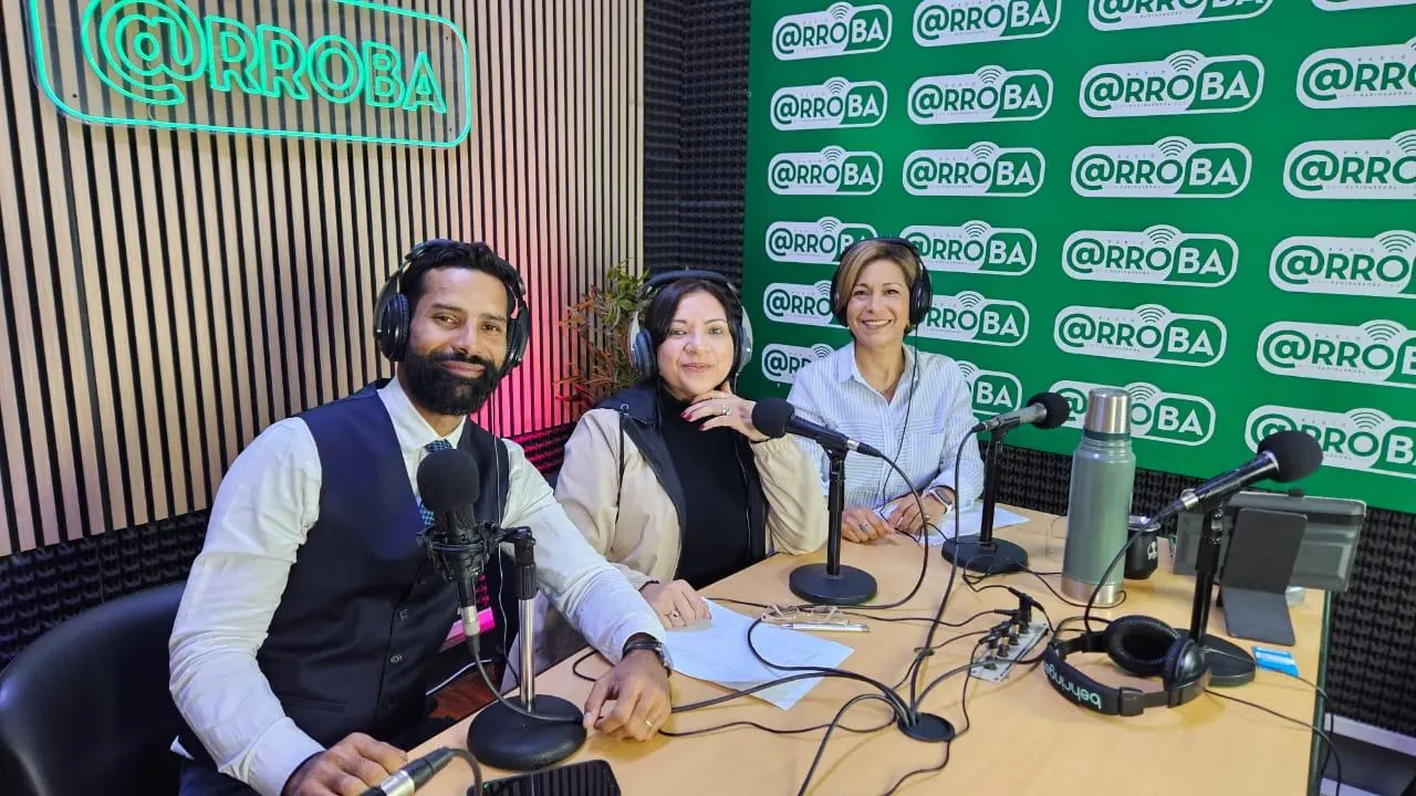 Dr. César Suárez durante una participación en medios